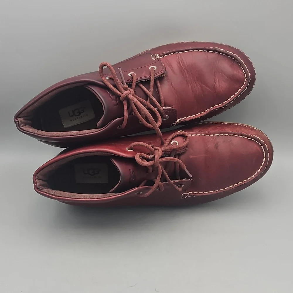 UGG Australia Men’s Burgundy Leather Chukka Boots size 10